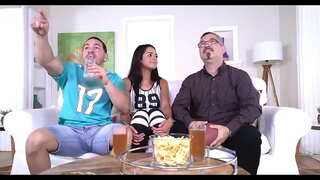 Ansin ar feadh thart ar leath uair an chloig, choinnigh sé banging di go han-chrua agus tá sí thosaigh chomh maith chun ardaitheoir mo asal ar gach ceann de mo bumps agus tacaíocht a thabhairt dom go léir an t-am, raibh sí ag insint dom sea, uhffh, a chur ar beagán níos mó sa, yes. Dhá iomlán taobh istigh