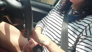 Lè w ap pran yon machin piblik kondwi pandan y ap jwe ak mwen ti pussy