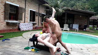 Interracial ခဲ piscina