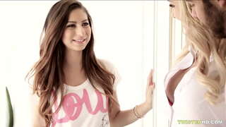 Babemsulwa babysitter efumana threesomed