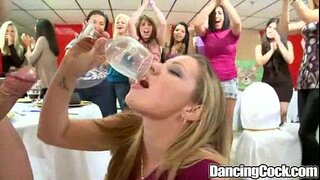 Dancingcock મોટો લોડો ઉજવણી