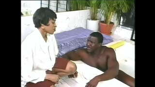 ���దృష్ట బ్లాక్ వాసి is ఇబ్బంది సంతోషంగా ఈ అందమైన స్త్రీ fuious